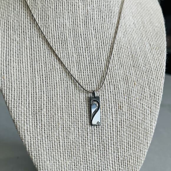 The Kiss Silver Pendant With Small Diamond Chip, silver chain "With you everyday - Picture 1 of 11